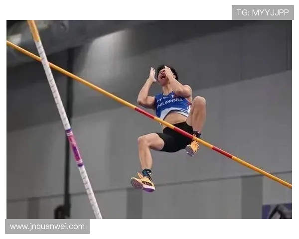 李晨洋撑竿跳高破纪录再创新高